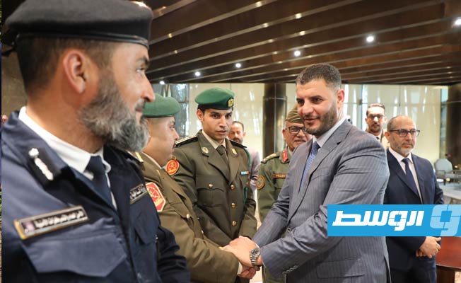 القيادات الأمنية والعسكرية والميدانية من شرق وغرب ليبيا المشاركة في الاجتماع رفيع المستوى بطرابلس، الأحد 26 مارس 2023. (الإنترنت)