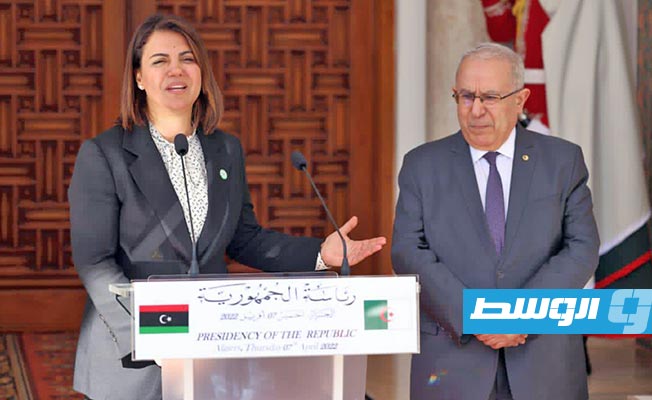 لعمامرة والمنقوش عقب لقاء الرئيس عبدالمجيد تبون بمقر الرئاسة الجزائرية، الخميس 7 أبريل 2022. (الخارجية الليبية)