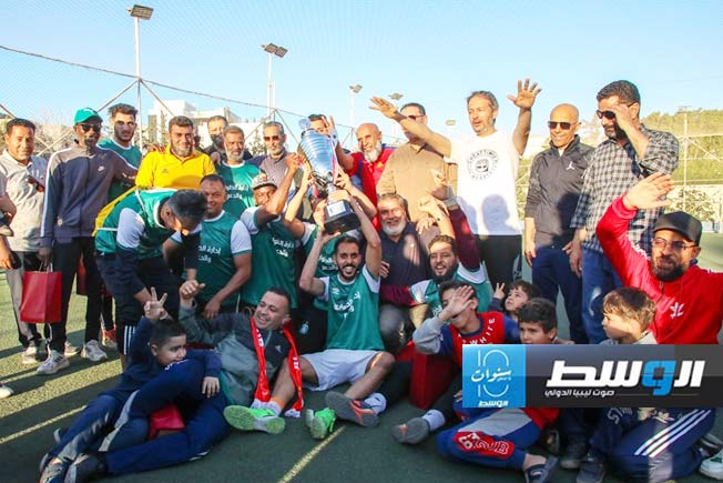 فعاليات التظاهرة الرياضية في لعبة كرة القدم الخماسية بالشركة العامة للكهرباء في طرابلس. (صفحة شركة الكهرباء عبر فيسبوك)