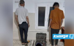 ضبط شخصين متلبسين بسرقة حديد ربط الحوائط بالطريق العام في بنغازي