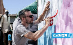 فنان مهاجر يضفي لمسة ملونة على جدران أحياء موريتانيا الفقيرة