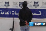 ضبط مدمن يعتدي على المارة بسلاح ناري في بنغازي