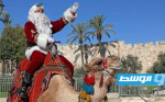 بابا نويل فلسطيني يوزع الفرحة في القدس المحتلة