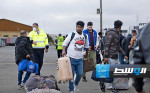 بالصور: ترحيل 144 مهاجرا من ليبيا إلى بنغلاديش