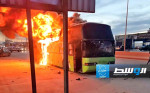 (صور).. احتراق حافلة نادي الخمس وتعرض عدد من منسوبيه للطعن والضرب