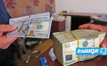 دراسة عن «الكلِبتوقراطية في ليبيا»: لماذا تنتعش السوق السوداء للدولار.. وكيف تغذي جريمة غسل الأموال؟