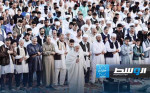 المئات يؤدون صلاة العيد في ساحة مسجد زوارة الكبير