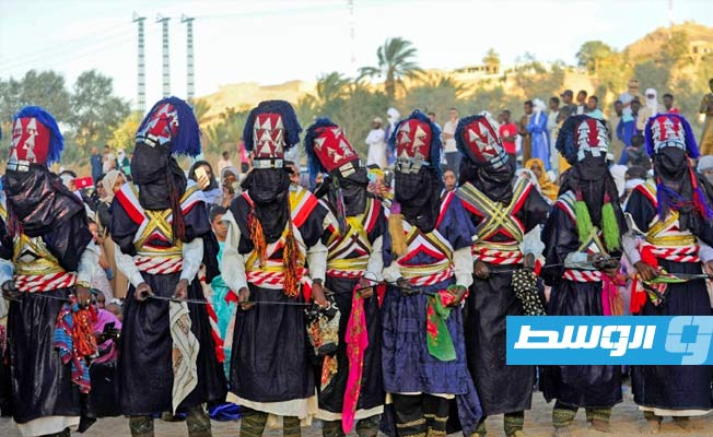 طوارق الصحراء الجزائرية يحتفلون بمهرجان السبيبة التقليدي (فيديو)
