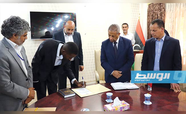 عمداء خمس بلديات جدد يؤدون اليمين القانونية بوزارة الحكم المحلي في طرابلس