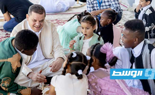 الدبيبة يلتقي أطفالًا من بنغازي: أكرموني بقدومهم ليشاركونا عصيدة المولد