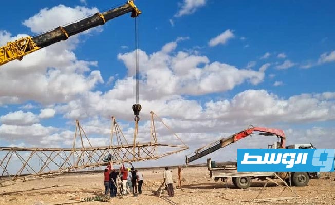 من أعمال صيانة خط نقل الكهرباء العزيزيات - التميمى، 19 نوفمبر 2023. (الشركة العامة للكهرباء)