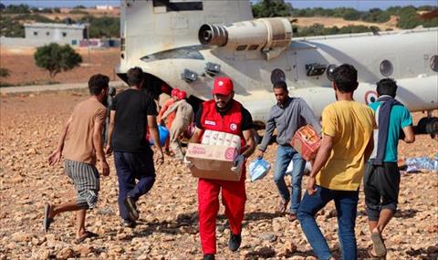 الهلال الأحمر يقدم مساعدات غذائية إلى منطقة الوادي الأحمر عبر طائرة مصرية