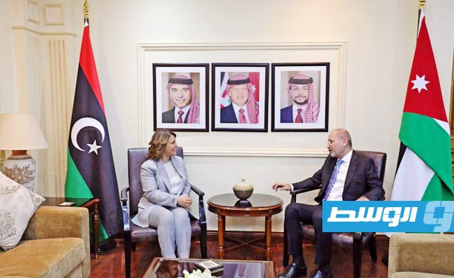 المنقوش تصل عمان وتعقد لقاء ثنائيا مع وزير الخارجية الأردني