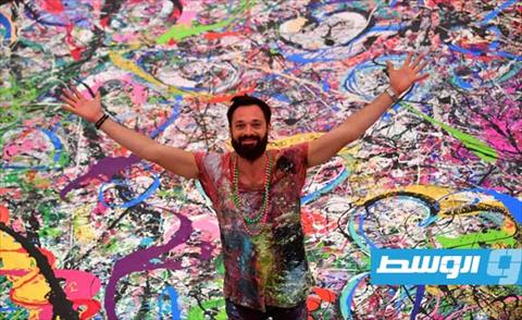 فنان في دبي يسعى لتسجيل رقم قياسي لأكبر لوحة على القماش