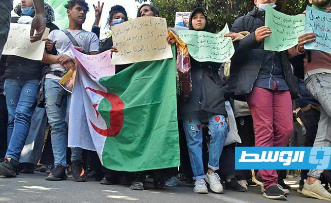 تظاهرة للطلاب في العاصمة الجزائرية رفضا للانتخابات