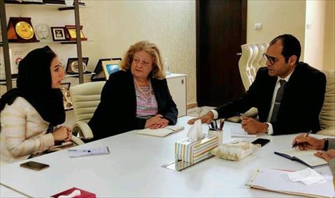 وزير التعليم يلتقي منسقة بعثة الأمم المتحدة للشؤون اﻹنسانية في ليبيا
