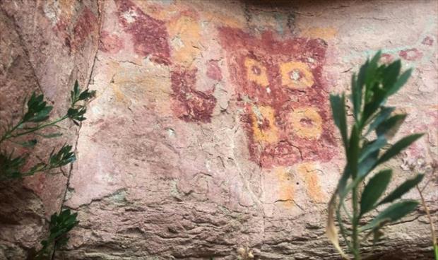 رسوم المسافرين قبل 3 آلاف سنة على صخور تايرا