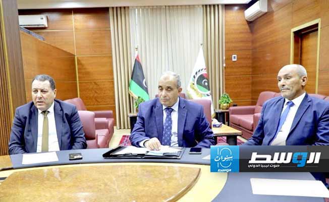 اجتماع أبوجناح مع مدير مصلحة الجمارك، الإثنين 1 أبريل 2024. (وزارة الصحة)
