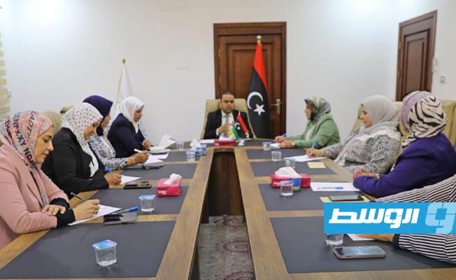 العابد: وزارة العمل بصدد إقامة برامج تدريبية للمرأة