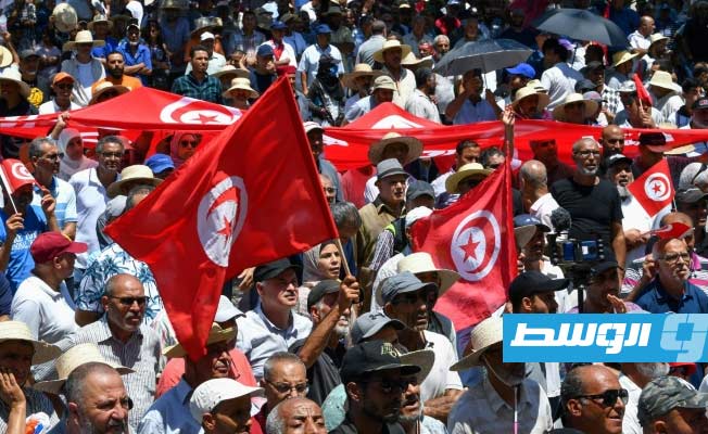 تونس.. تظاهرة معارضة لقيس سعيد ولمشروع تعديل الدستور