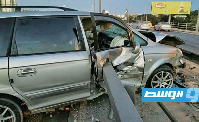 السيارة التي اصطدمت بالطريق السريع في طرابلس، 15 مايو 2021. (مديرية أمن طرابلس)