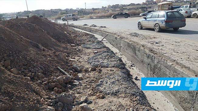 بلدية طبرق تشرع في تنفيذ شبكة تصريف مياه الأمطار بالمدخل الشرقي للمدينة
