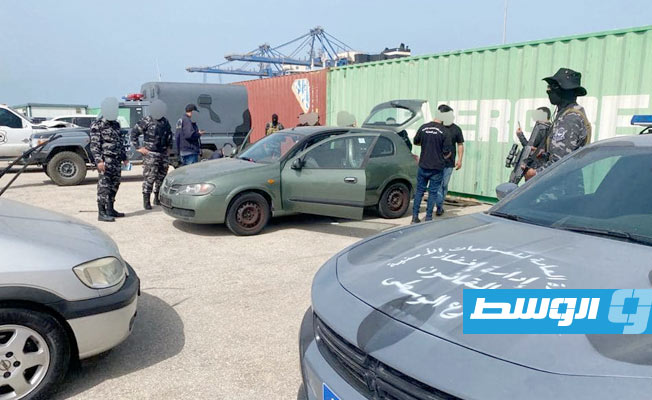 ضبط 8 سيارات محملة بـ1.6 مليون قرص مخدر بميناء مصراتة