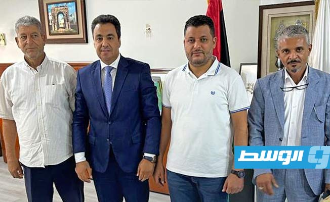 اجتماع مسؤولي وزارة العمل مع عميد بلدية أبوسليم، الأحد 27 أغسطس 2023. (وزارة العمل والتأهيل)