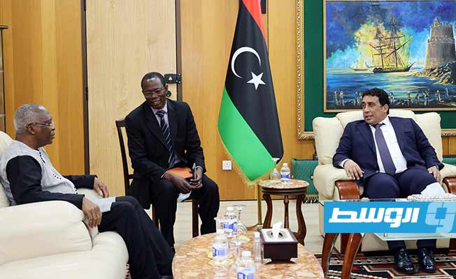 لقاء المنفي مع سفير بوركينا فاسو لدى ليبيا إبراهيم تراوري، الإثنين 17 يناير 2022. (المجلس الرئاسي)