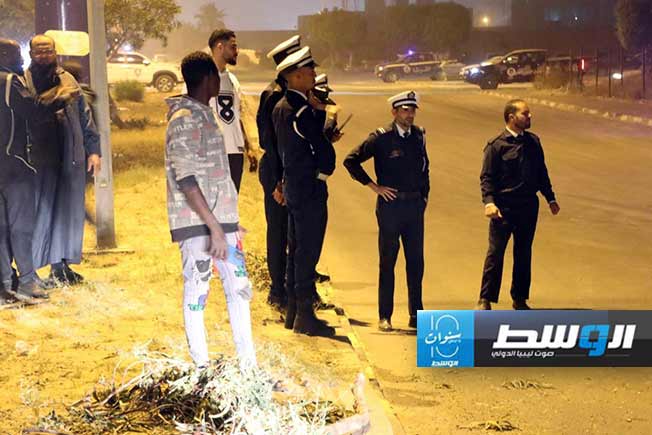 سقوط شجرة على سيارة في طرابلس، 14 أبريل 2024. (مديرية أمن طرابلس)