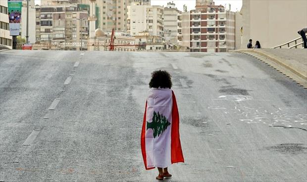 المتظاهرون في لبنان يغلقون الطرق مجددا رغم استقالة الحريري