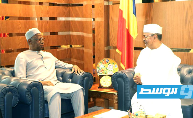باتيلي خلال لقاء مع وزير الشؤون الخارجية التشادي محمد صالح النّظيف في العاصمة إنجامينا، 31 مارس 2023. (تويتر)