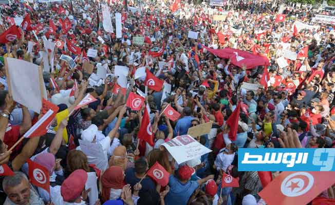 تظاهرة في تونس دعما لقرارات قيس سعيد والمطالبة بحل البرلمان