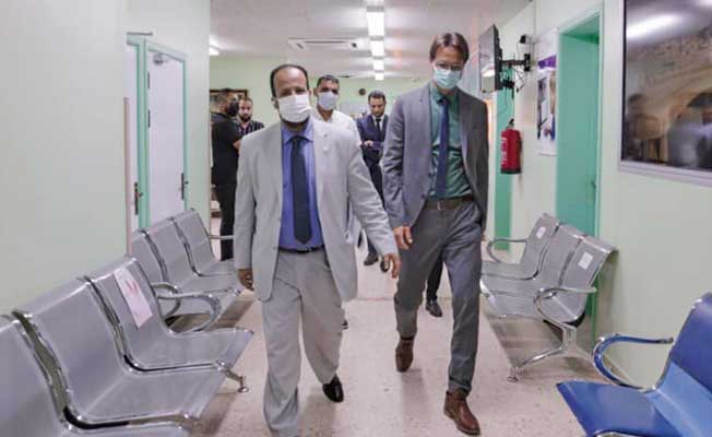 الزناتي يزور رفقة وفد ألماني مركز الأورام في بنغازي