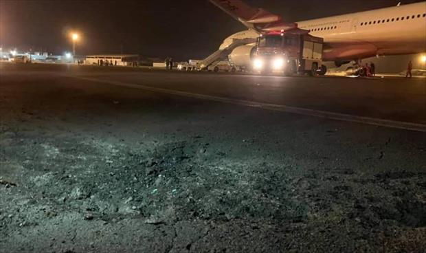 أضرار بمدرج المطار جراء القصف. (المكتب الإعلامي لرئيس المجلس الرئاسي)