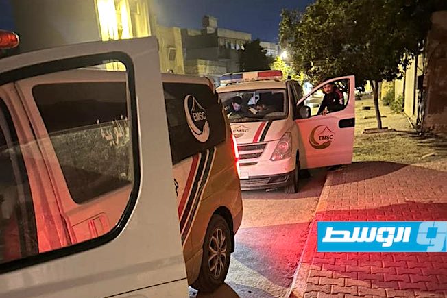 سيارات تابعة لمركز طب الطوارئ والدعم - فرع الغربية تنتظر لإجلاء العالقين، الخميس 11 مايو 2023 (صفحة المركز على فيسبوك)