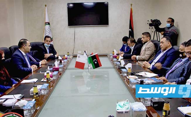 اجتماع عميد وأعضاء المجلس البلدي مصراتة مع وزير المالية والعمل المالطي. (بلدية مصراتة)