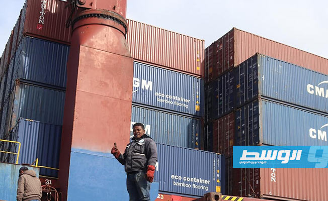 ميناء بنغازي يستقبل 4 سفن شحن تحوي بضائع وسلعًا متنوعة