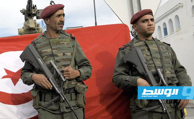 تونس: عربات الجيش تطوق مبنى البرلمان بعد إعلان تجميد أنشطته