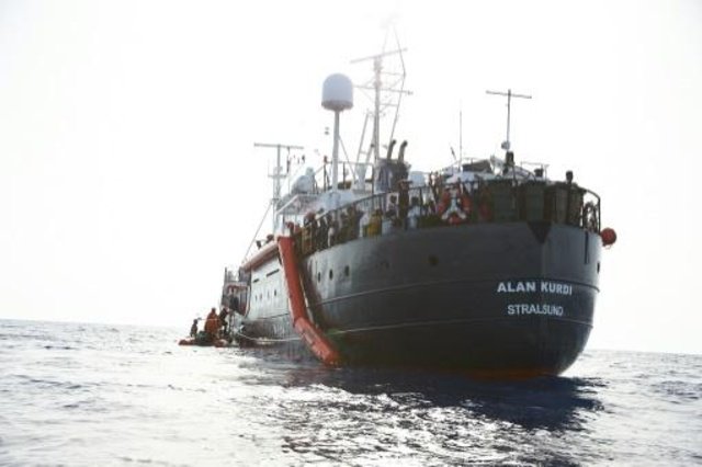 توقف عمليات إنقاذ المهاجرين قبالة ليبيا بعد احتجاز إيطاليا «آلان كردي» و«آيتا ماري»