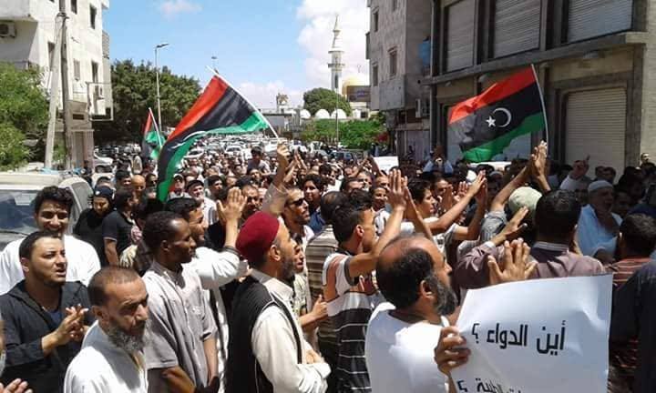 تظاهرة في درنة تطالب بوقف الحرب وحماية المدنيين
