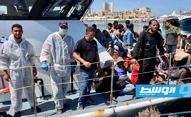 إنزال المهاجرين بميناء طرابلس، الأربعاء 21 يوليو 2021. (وزارة الداخلية)
