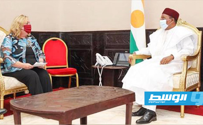 نائبة وزير الخارجية الإيطالي تبحث مع رئيس النيجر المستجدات في ليبيا