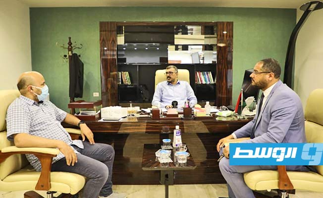 وزير الحكم المحلي يناقش مع عميد درج ملف التعداد السكاني للبلدية