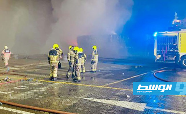 دبي تحقق في أسباب انفجار أدى إلى حريق على متن سفينة