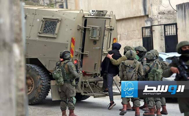 الاحتلال يعتقل 37 فلسطينيا من الضفة بينهم 4 نساء