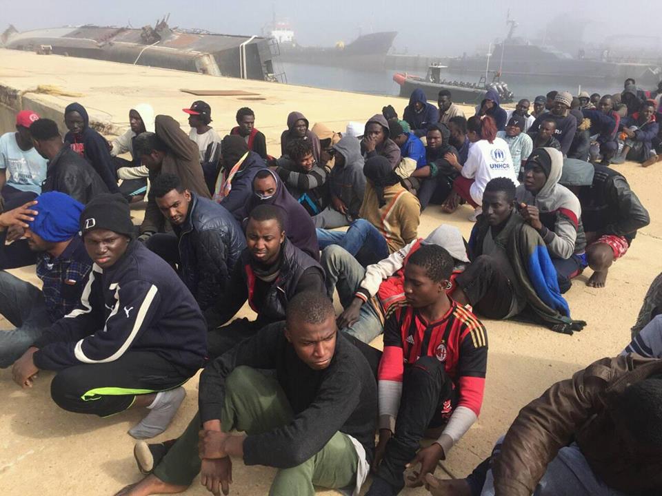 إنقاذ 137 مهاجرًا غير شرعي شمال الزاوية