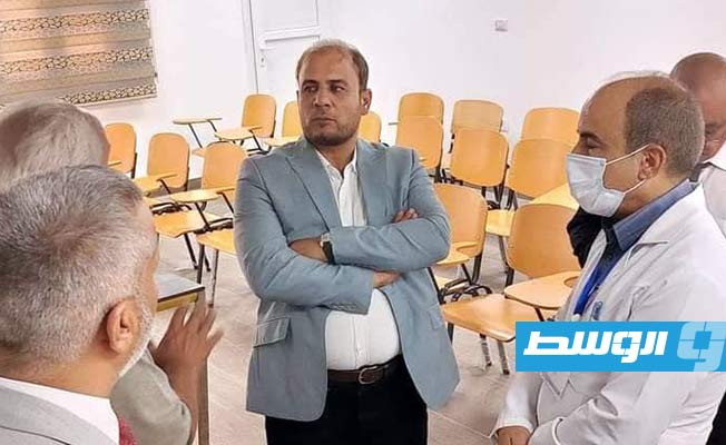 زيارة اللجنة مكلفة من وزير الصحة بحكومة الوحدة الوطنية رمضان أبوجناح مستشفى بن سينا التعليمي في سرت. (الإنترنت)