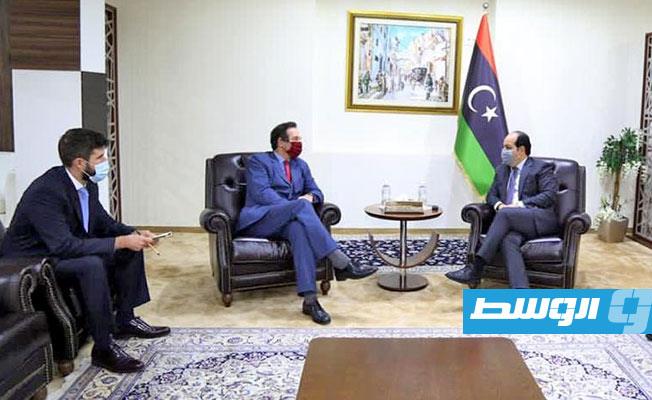 لقاء معيتيق مع سفير بريطانيا لدى ليبيا. الأربعاء 9 ديسمبر 2020. (إدارة التواصل والإعلام)