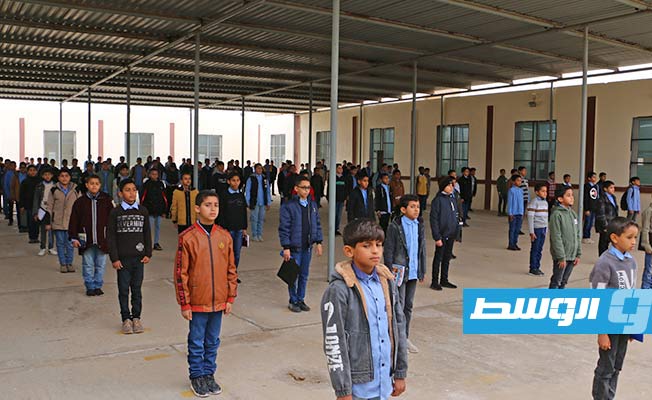 طلاب يؤدون الامتحانات في إحدى المدارس بالمنطقة الشرقية، 25 ديسمبر 2023. (التعليم)